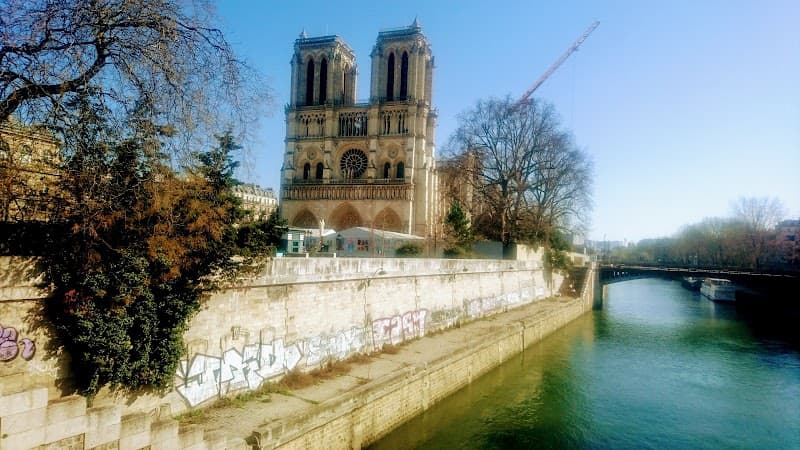 Latin Quarter Neighborhood Wander