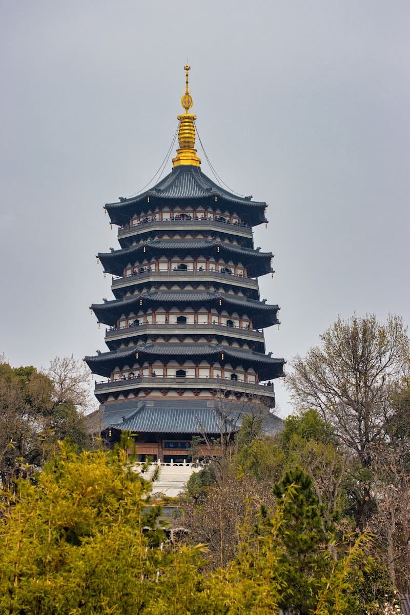Leifeng Pagoda (雷峰塔)