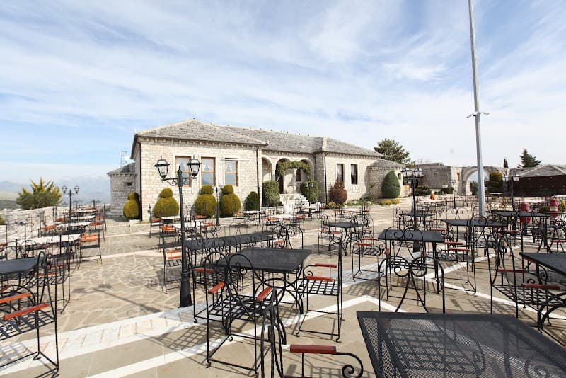 Lekursi Castle Restaurant (halal-friendly choices only)