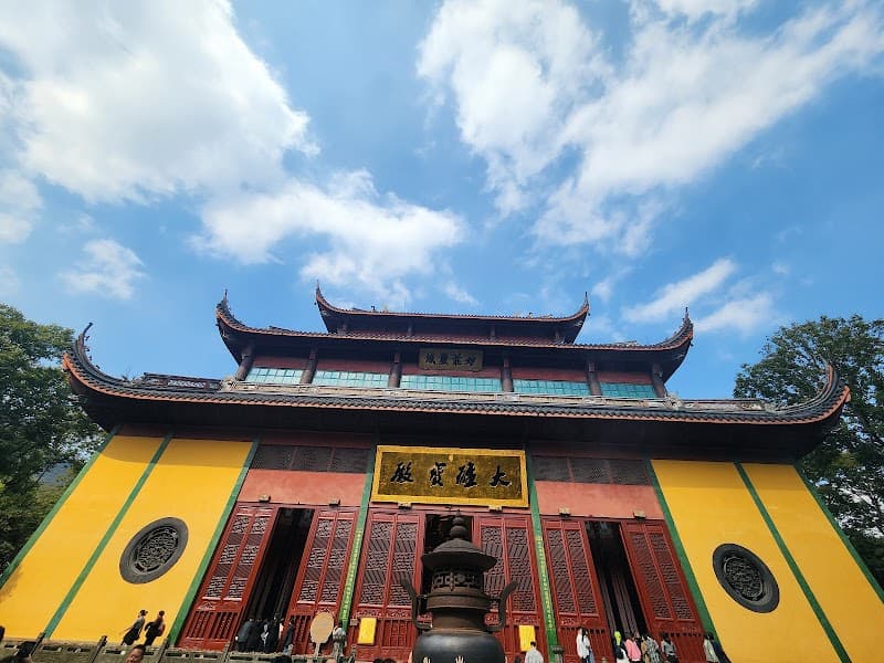 Seven Lush Days in Lakeside Hangzhou