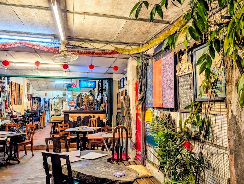 Living Room Café Bar & Gallery (Halal Kitchen)