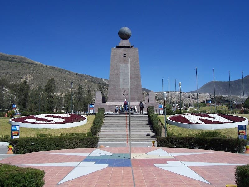 Local Almuerzo Spots at Mitad del Mundo