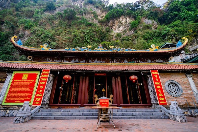 Long Tien Pagoda & Hill Behind