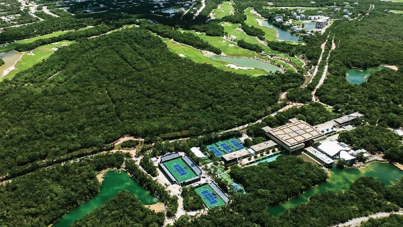 Los Trompos El Country Club