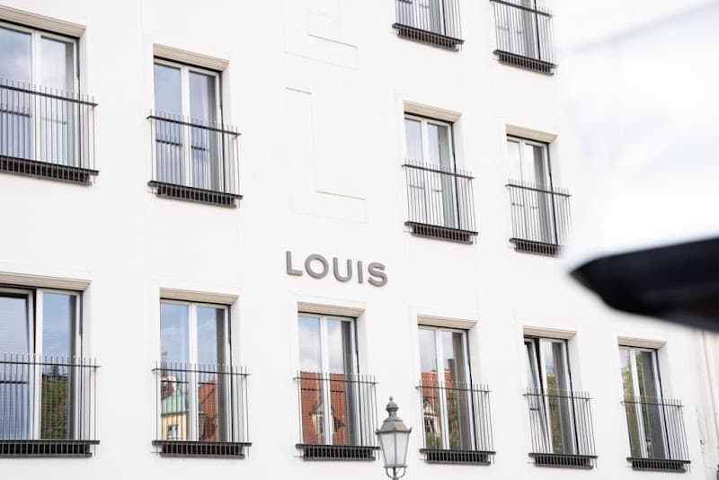 Louis Hotel