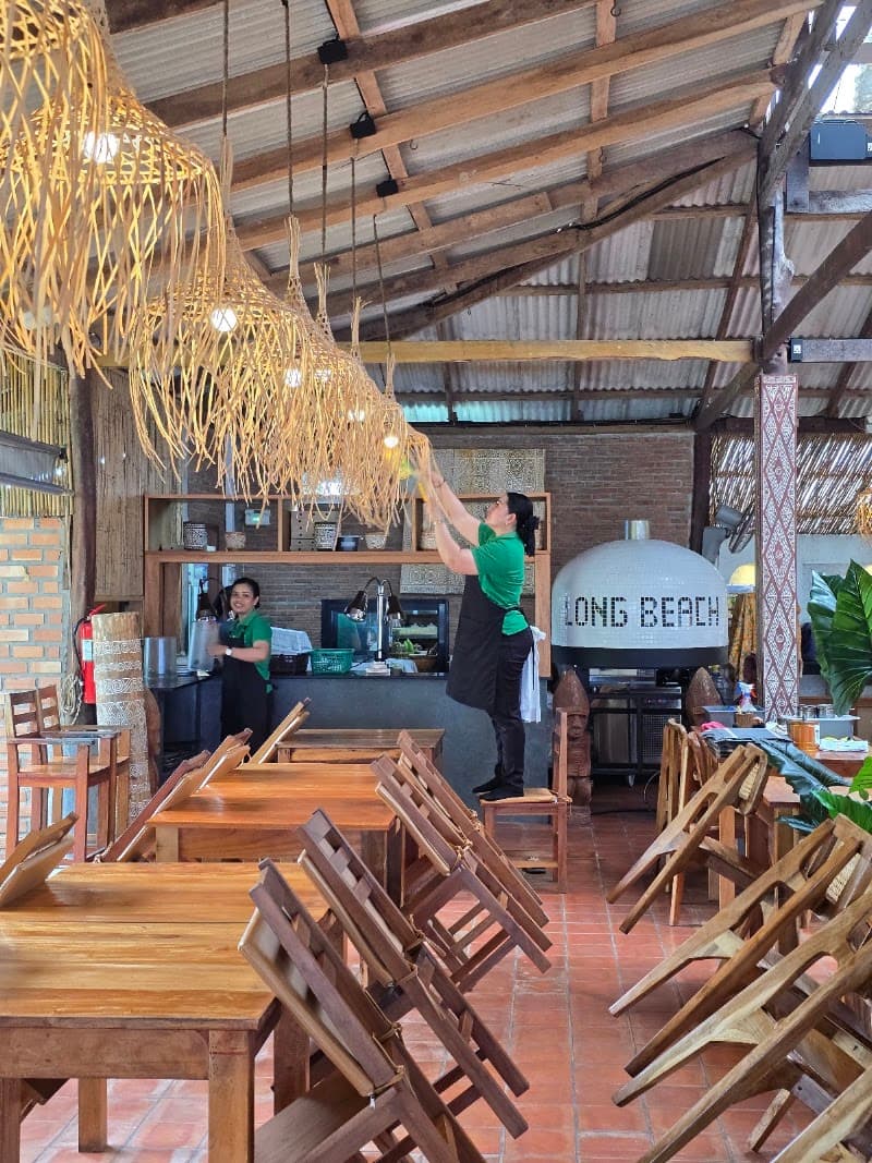 Lym’s Bar & Restaurant