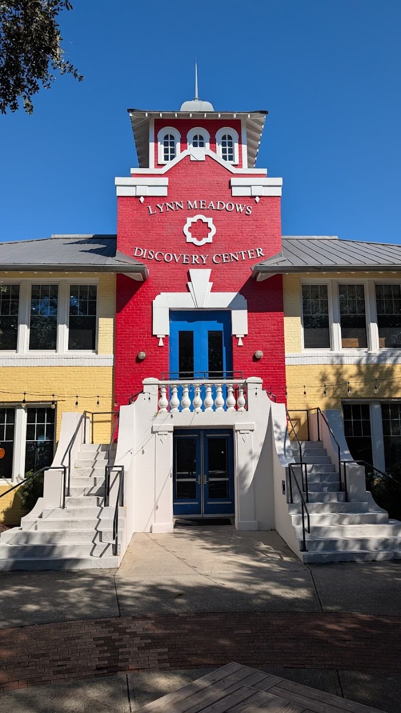 Lynn Meadows Discovery Center (short drive west)