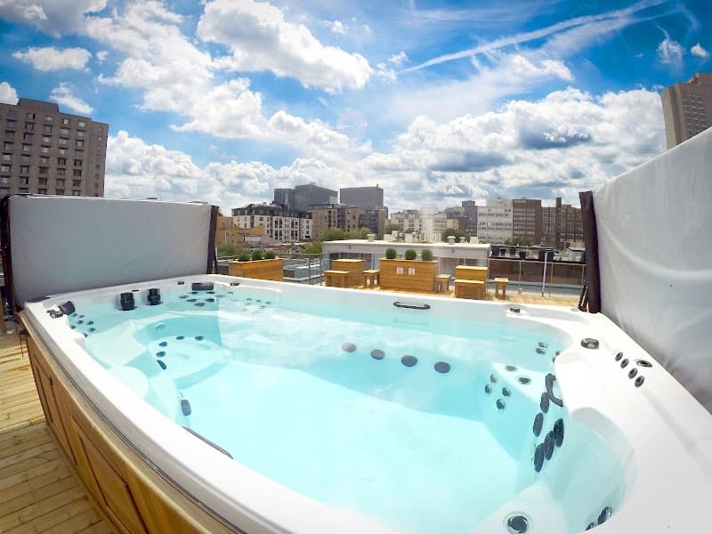 M Montreal Hostel & Apartments