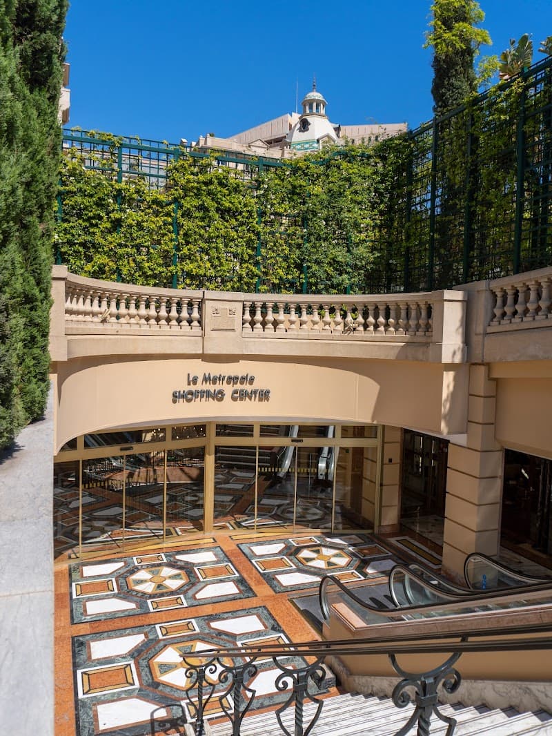 Métropole Shopping Center & Indoor Garden Area