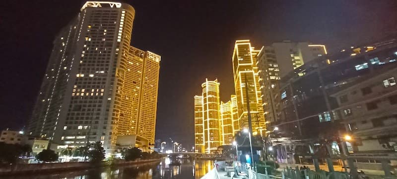 Makati Poblacion Streets Free-Explore