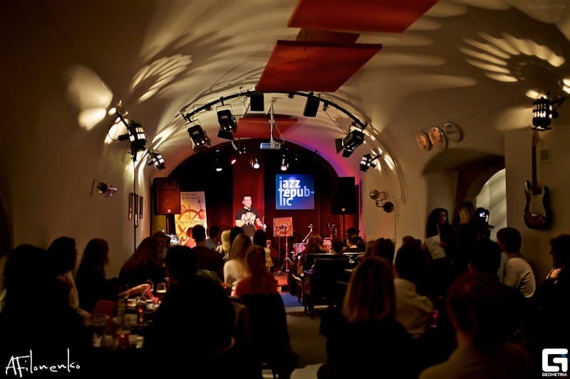 Malá Strana Evening Walk & Live Jazz