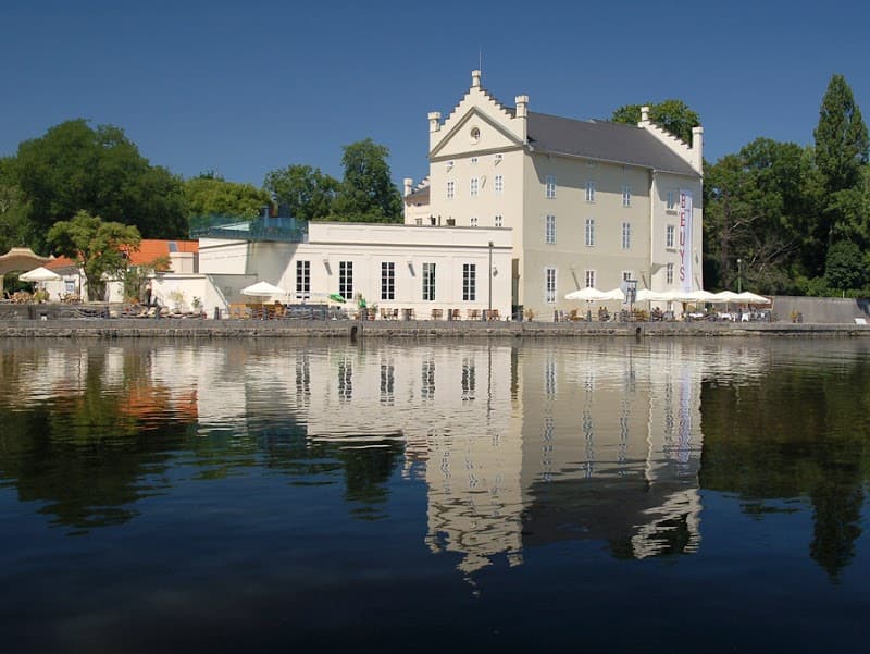 Malá Strana Stroll & Kampa Museum