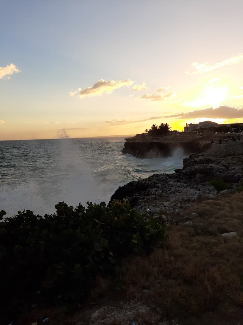 Malecón Seafront Stroll