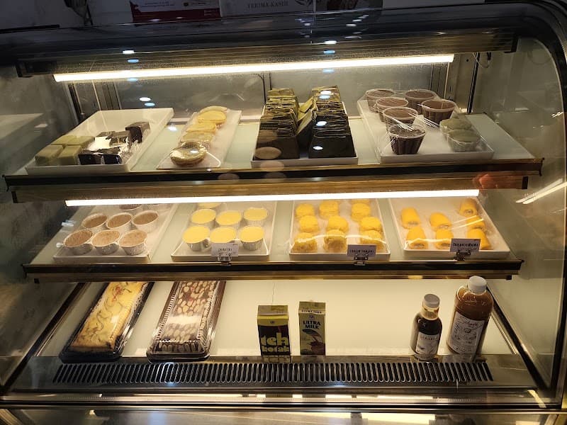 Mama Toko Kue & Es Krim (Halal Desserts & Snacks)