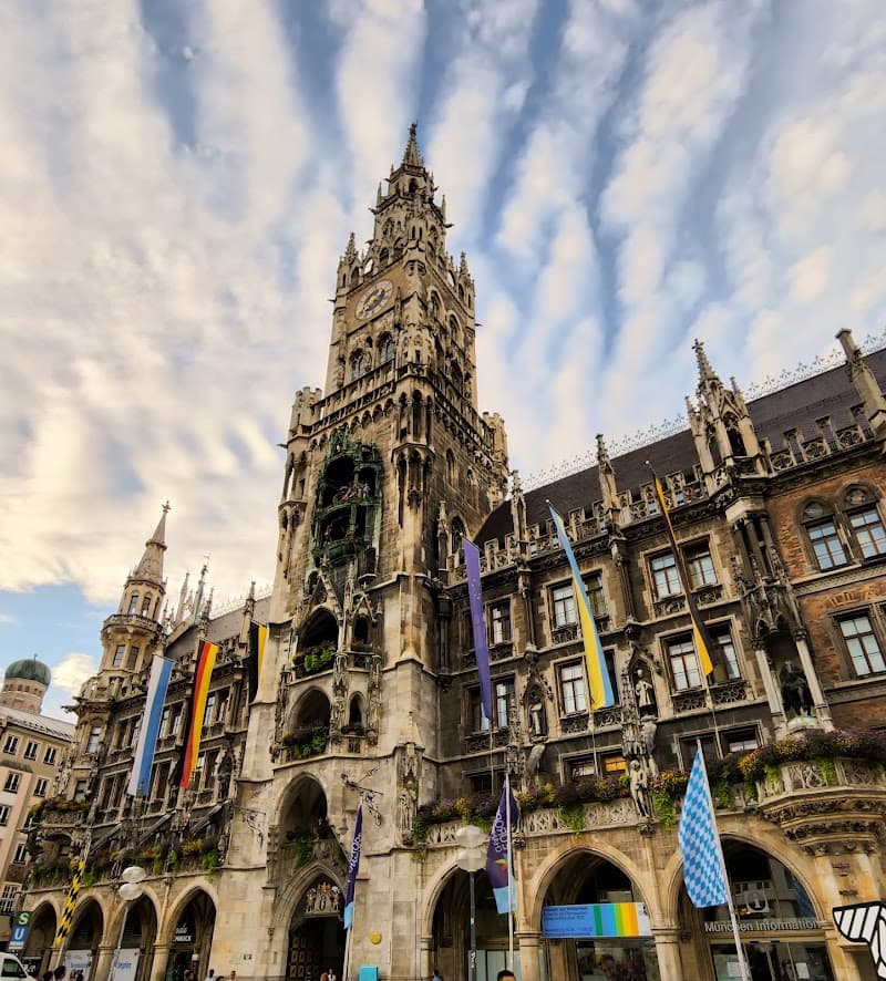 Marienplatz and Glockenspiel