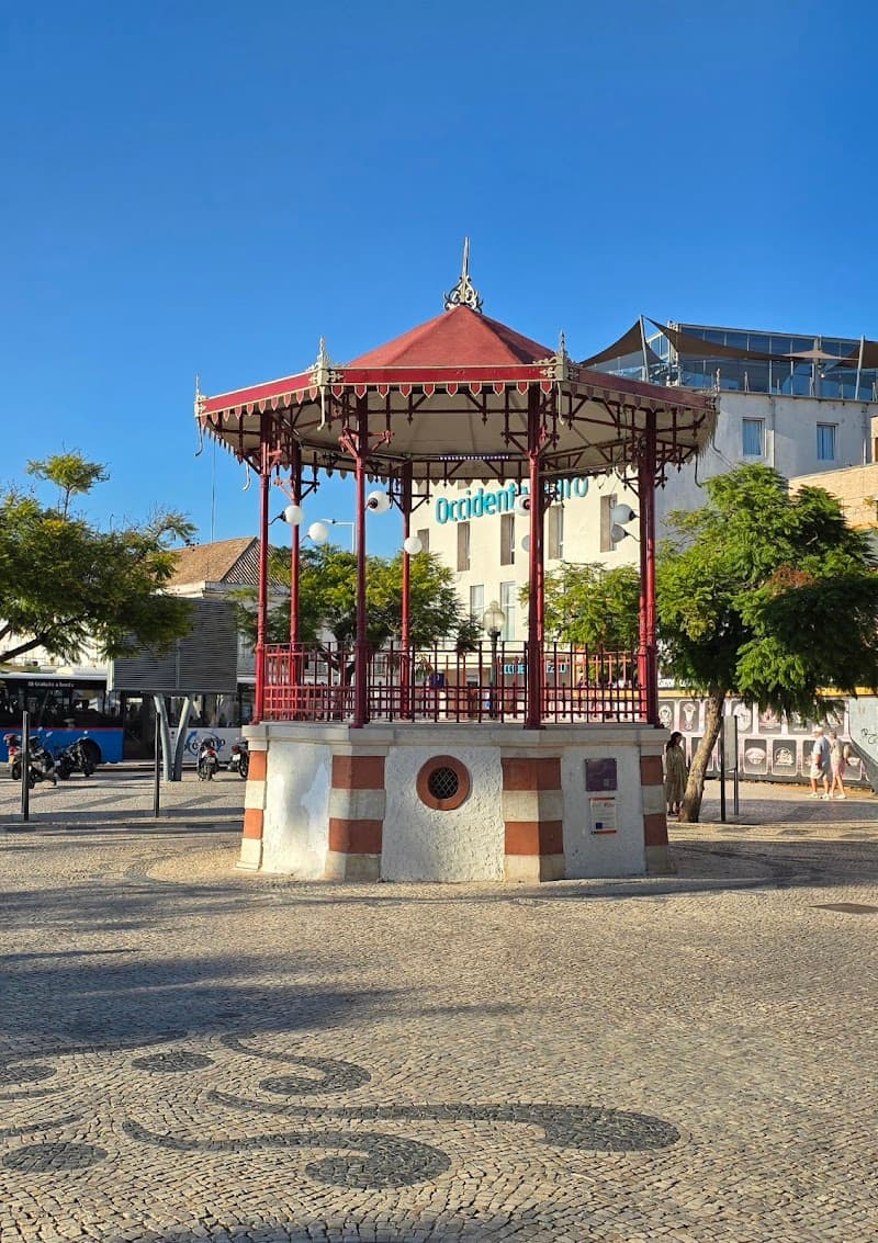 Marina & Jardim Manuel Bivar Stroll