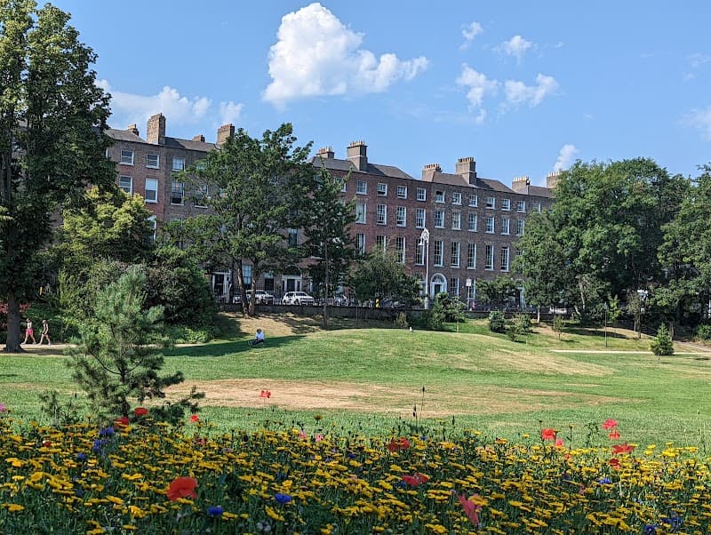 Merrion Square & Oscar Wilde Statue