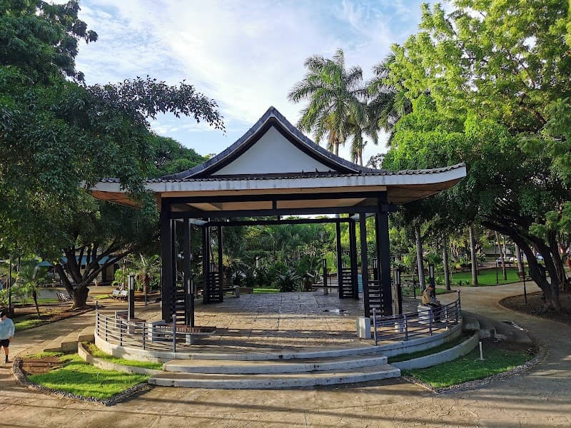 Metrocentro Area Stroll & Parque Japón-Nicaragua