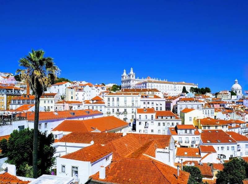Miradouro das Portas do Sol Evening Stroll