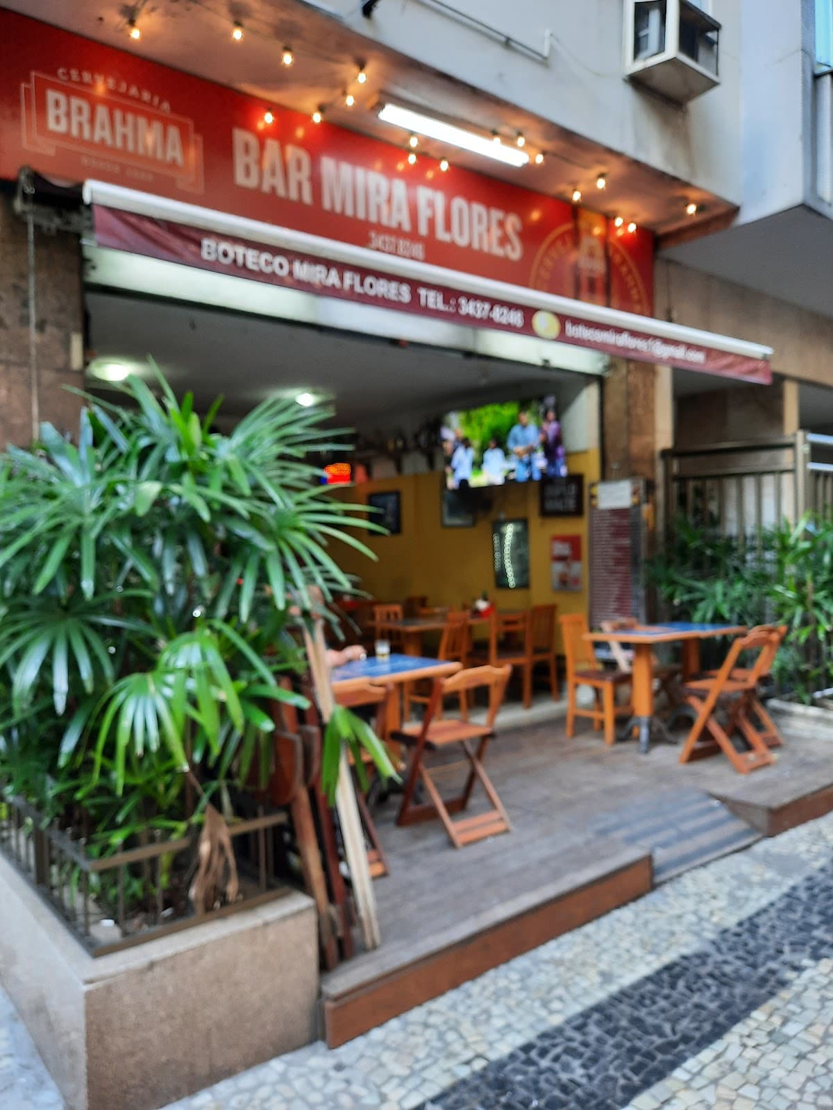 Miraflores Design Hotel (or similar mid-range in Copacabana)