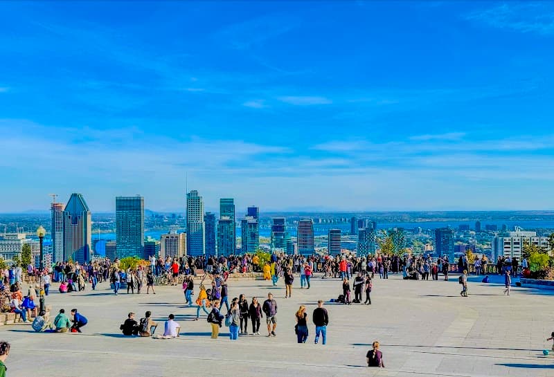 Mount Royal Park Hike to Kondiaronk Belvedere