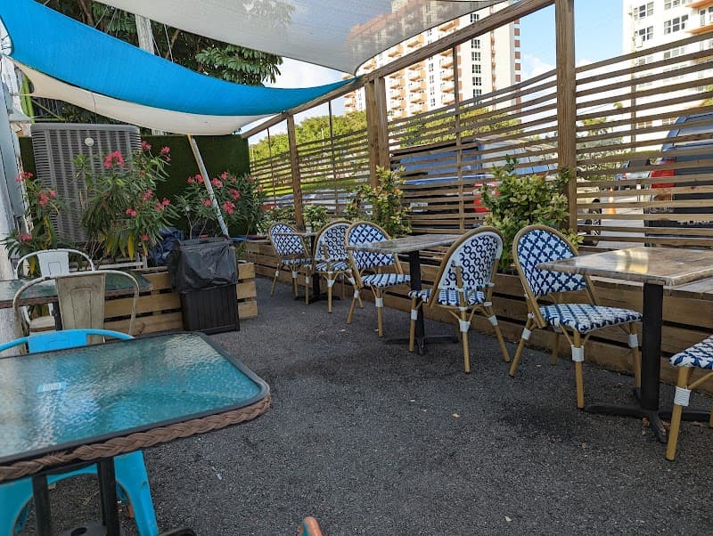 Nanou Bakeries & Café (Fort Lauderdale Beach)