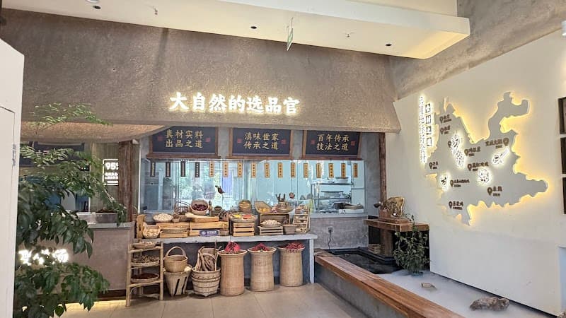 Romantic Kunming: Lakes, Temples & Lush Green Escapes