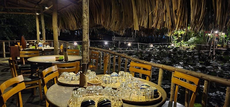 Nha Trang Xua Restaurant (Seafood & Veg, Halal-Friendly Choices)