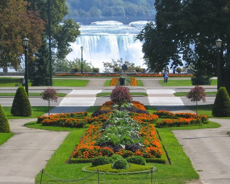 Niagara Parkway & Queen Victoria Park Free Explore
