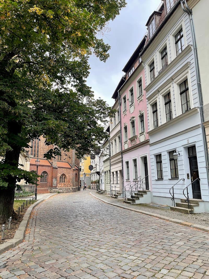 Nikolaiviertel Exploration