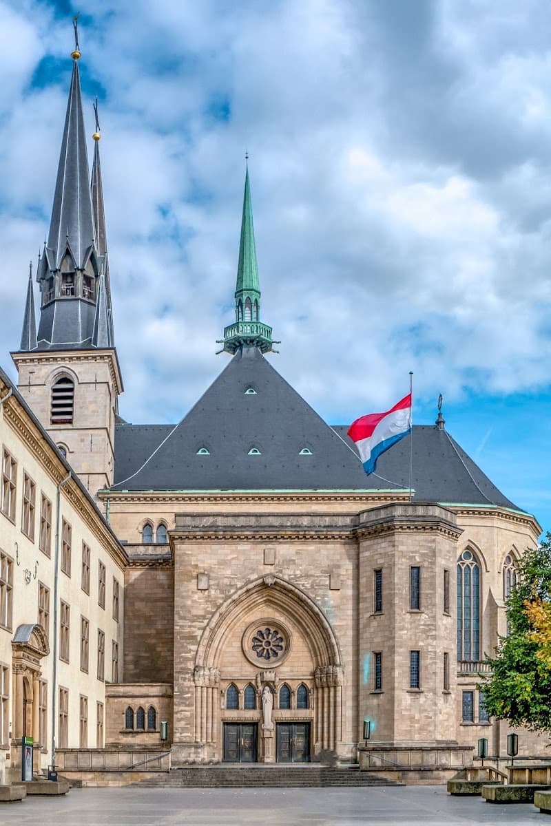 Notre-Dame Cathedral & Ville Haute Stroll