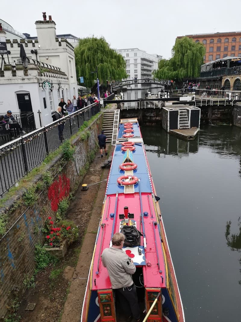 Notting Hill Cafe or Brunch Spot
