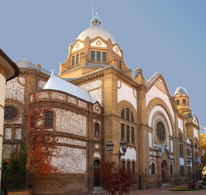 Novi Sad Synagogue (Exterior & Area Walk)