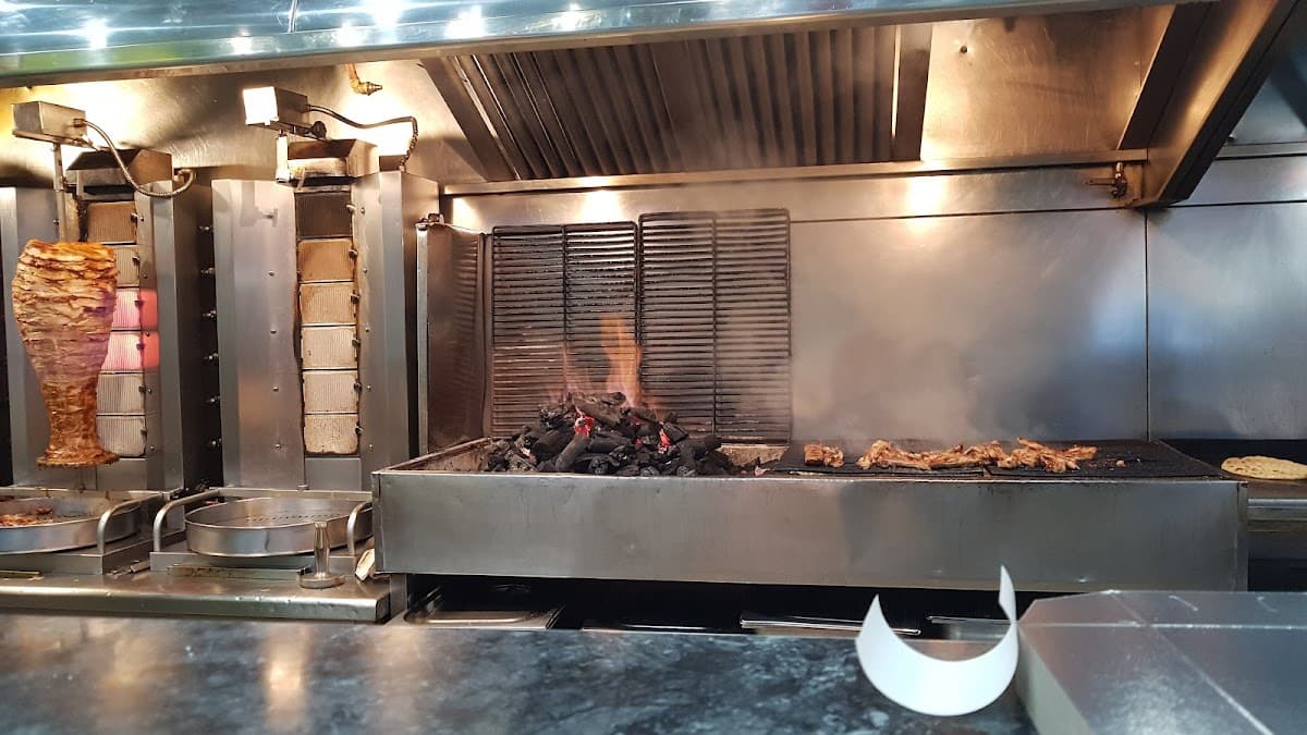 O Thanasis Souvlaki