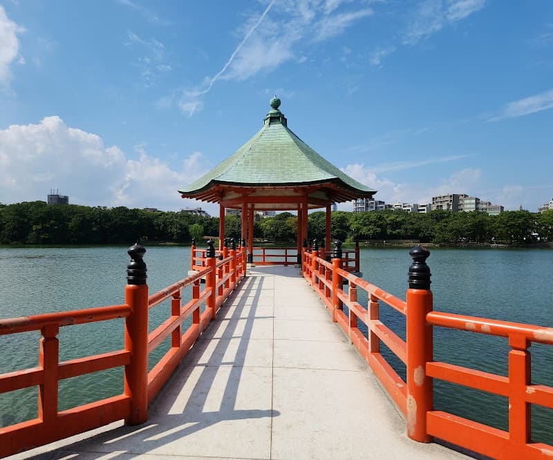Ohori Park Lakeside Walk