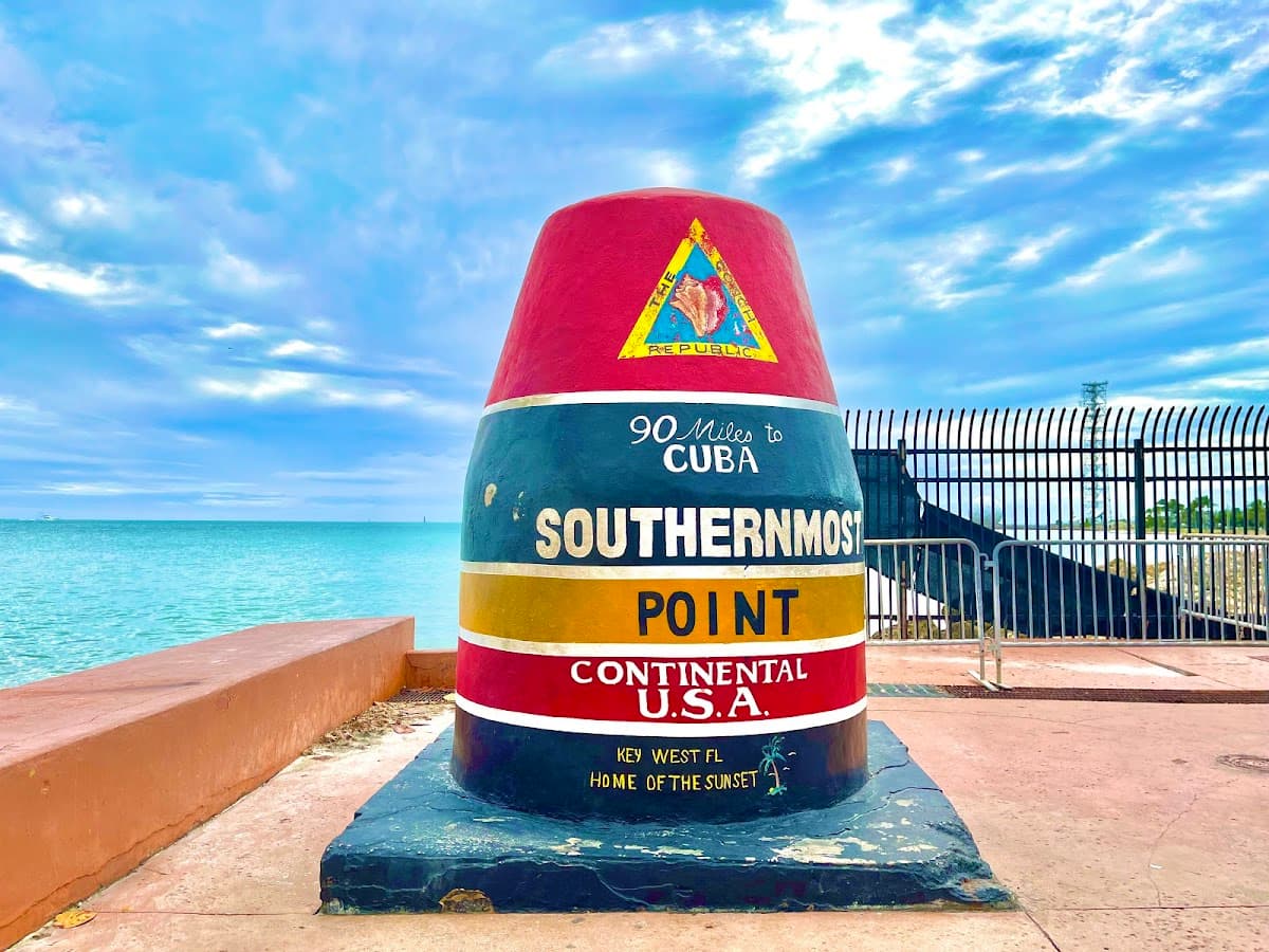 Old Town Guided Cycling Tour with Cemetery & Southernmost Point