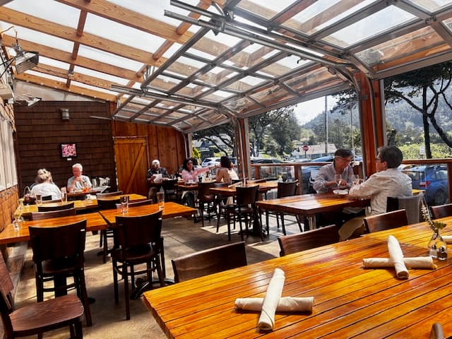 Ona Restaurant & Lounge