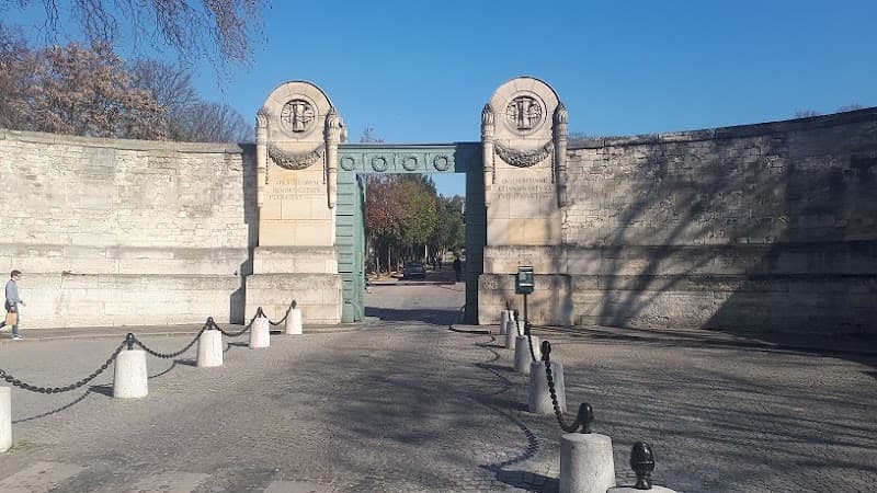 Père Lachaise Cemetery