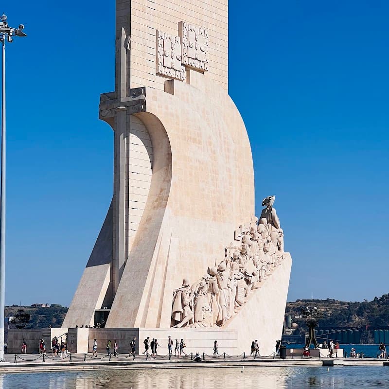 Padrão dos Descobrimentos and Waterfront Promenade