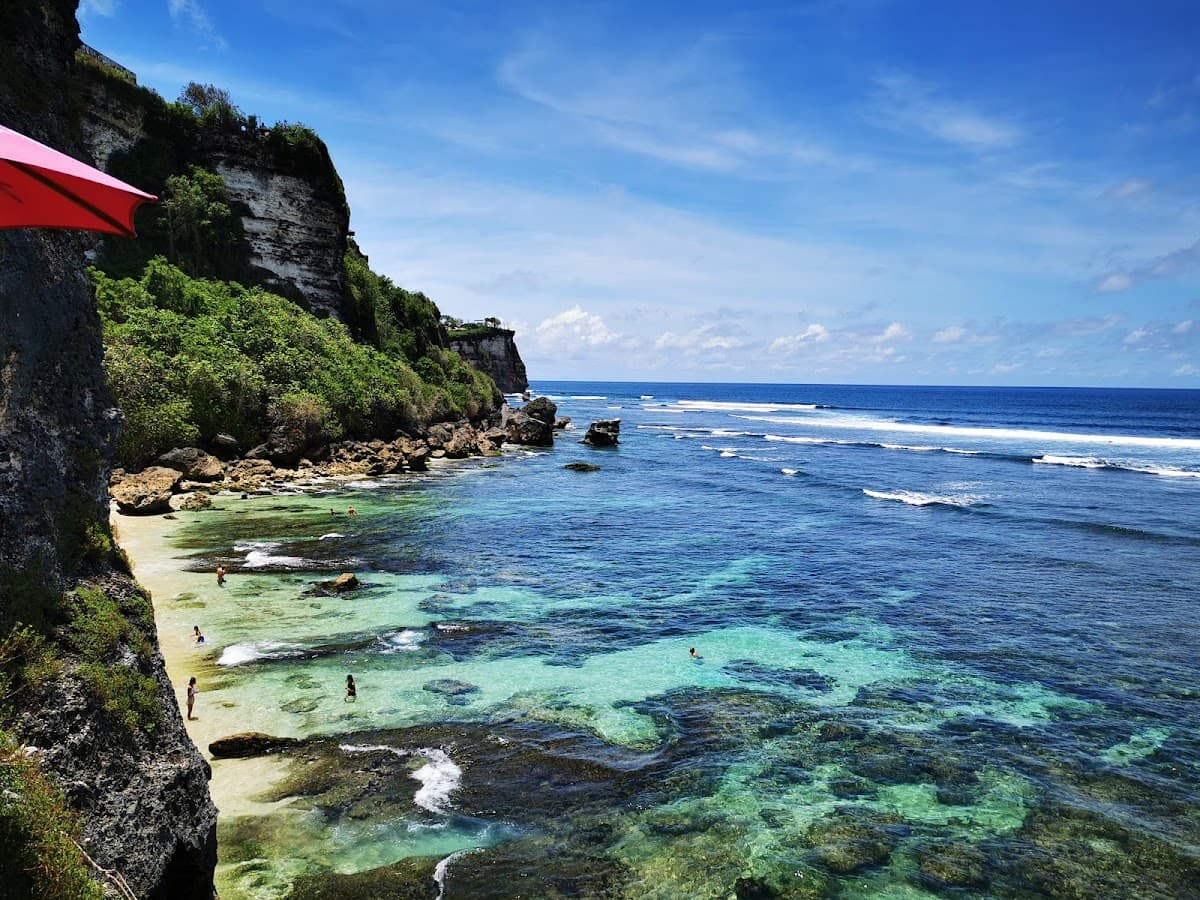Pantai Uluwatu Beach