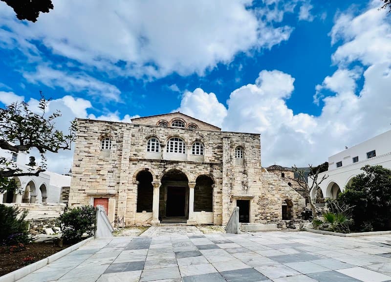 Parikia Old Town & Panagia Ekatontapiliani
