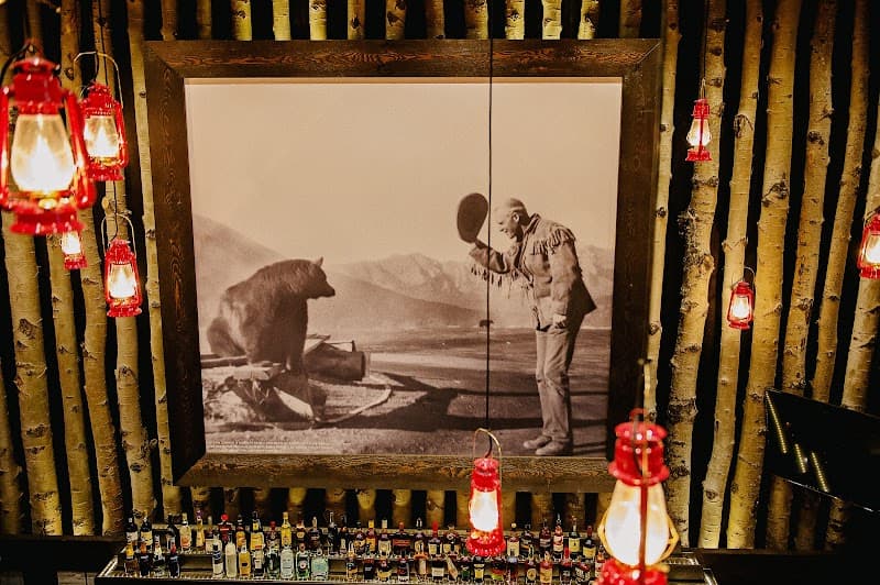 Elegant Rockies Retreat: Banff's Serene Splendors
