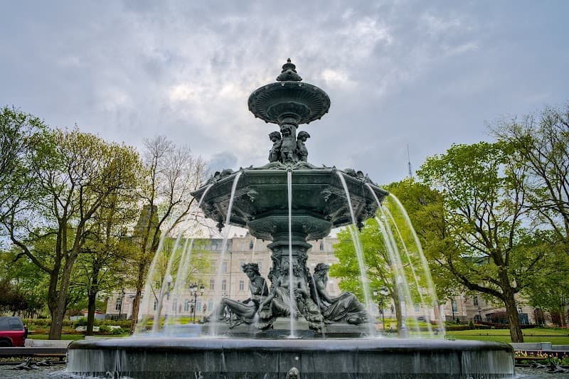Parliament Building and Fontaine de Tourny area