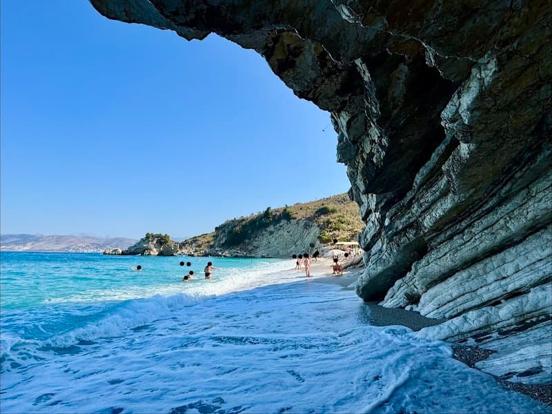 Pasqyra (Mirror) Beach