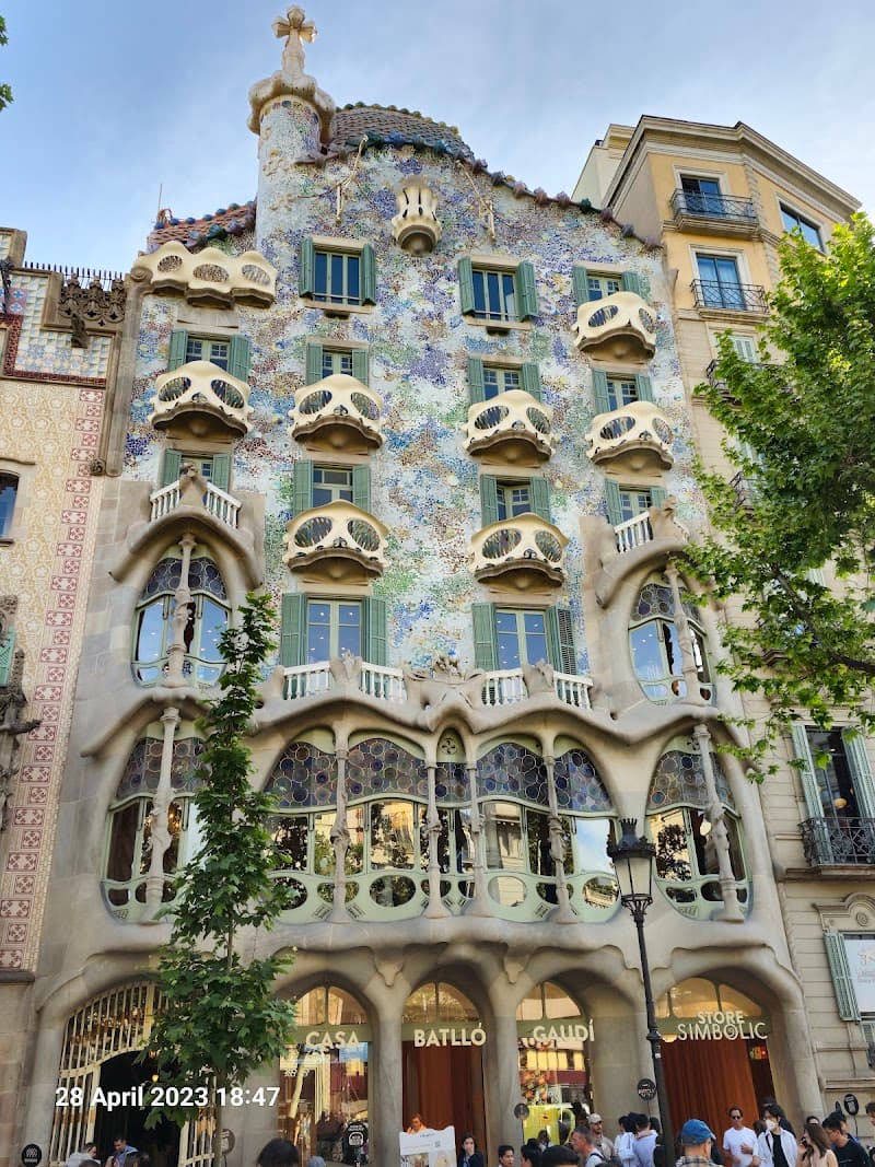 Passeig de Gràcia & Casa Batlló (Exterior Focus)