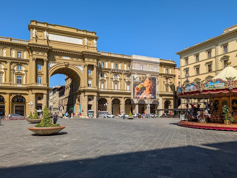 Piazza della Repubblica & Centro Storico Stroll