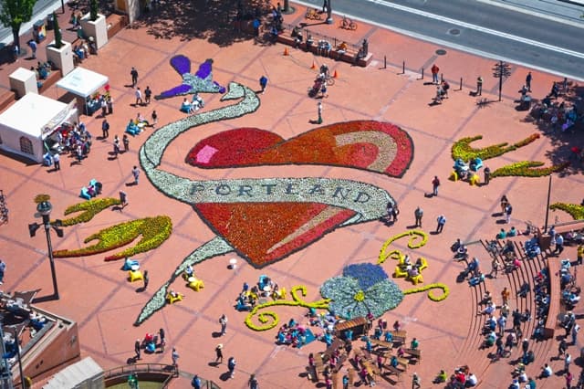 Pioneer Courthouse Square & Saturday Market