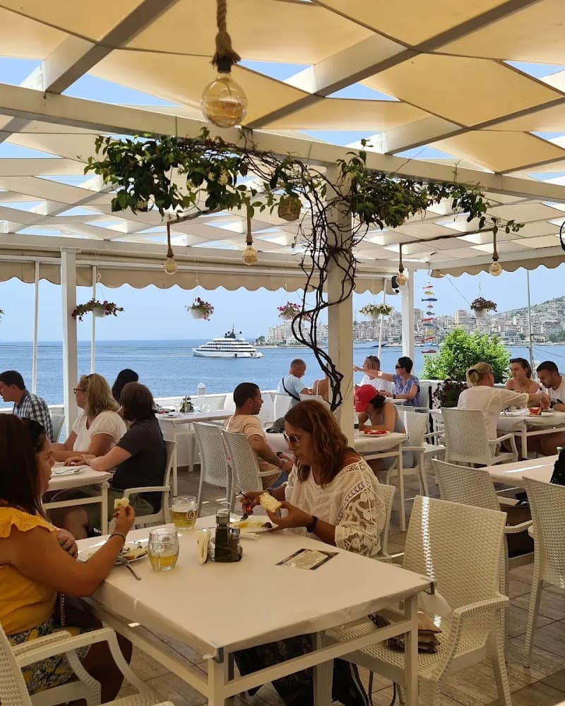 Pizzeria & Restaurant Alfa (Back in Sarandë)