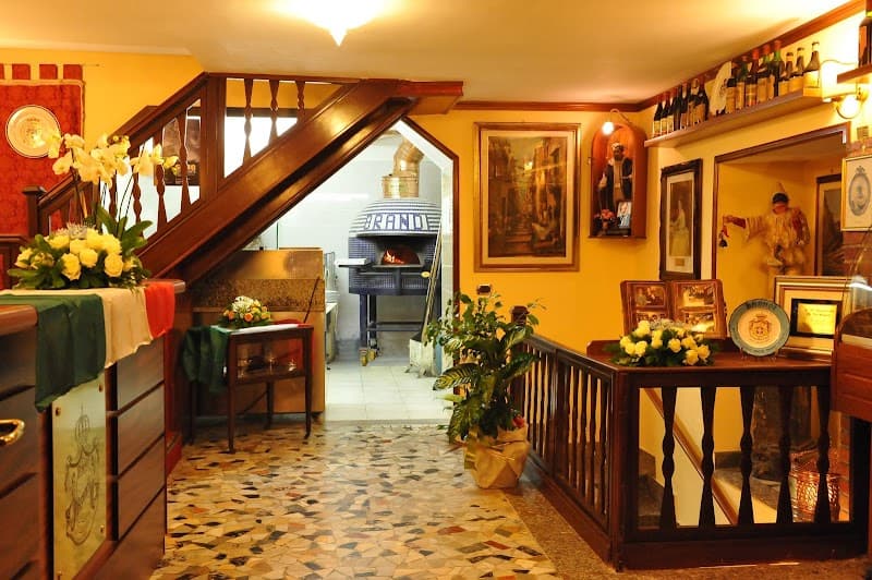 Coastal Views and Classic Bites in Naples