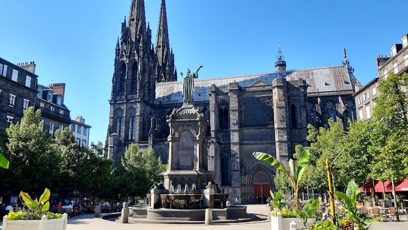 Place de la Victoire Stroll